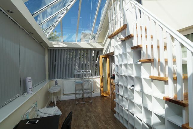 11, Robin Close, Bradford photo 5
