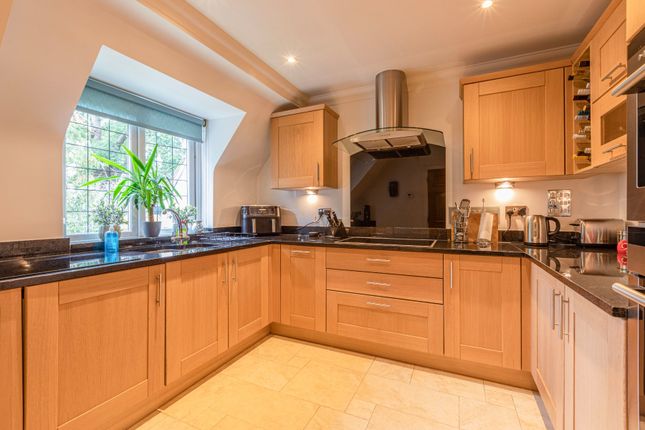Flat 6, Woodhayes, West Byfleet photo 3