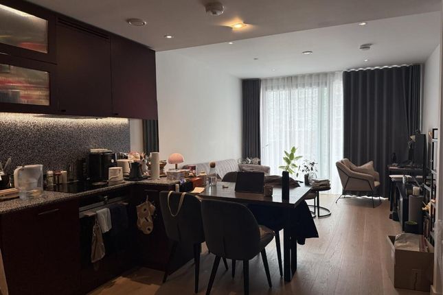 Apartment A53, 1, Legacy Building, Viaduct Gardens, London photo 3
