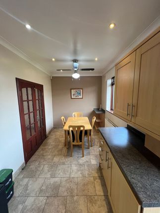 Terraced house to rent in Charlton Road, London