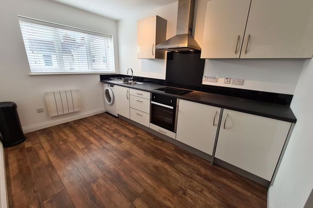 Thumbnail Flat to rent in Railway Terrace, Rugby