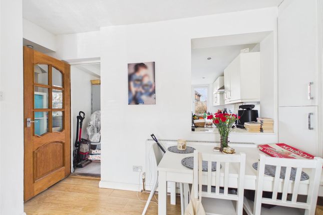 81, First Avenue, West Molesey photo 4
