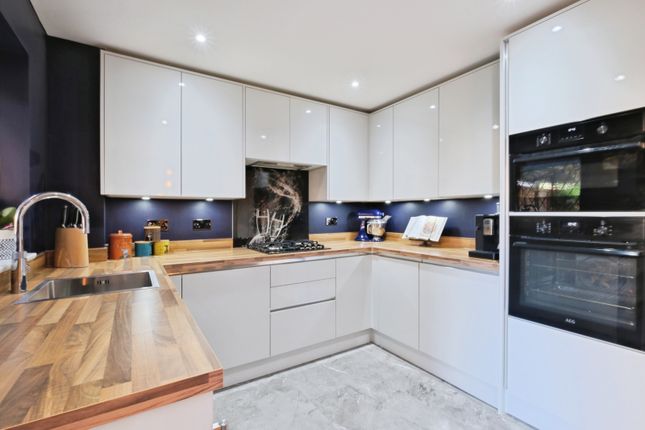 6, Pebble Court, Southampton photo 4