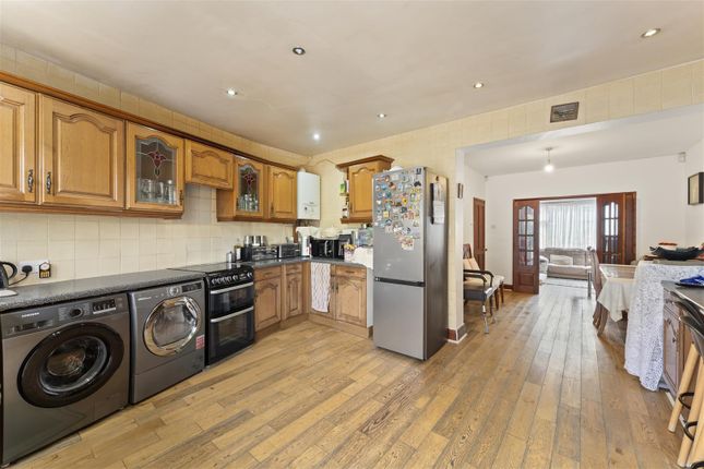 43, Adrienne Avenue, Southall photo 2