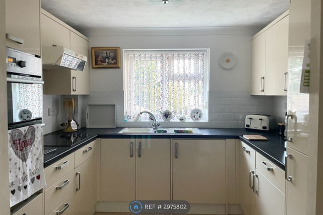 Flat, Church Hill Place Hillborough Close, Bexhill-On-Sea photo 3