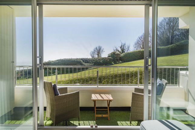 Flat 4, Redcliff Court,, Cliff Road, Devon photo 3