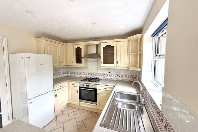 28, Saxon Drive, Warfield photo 3