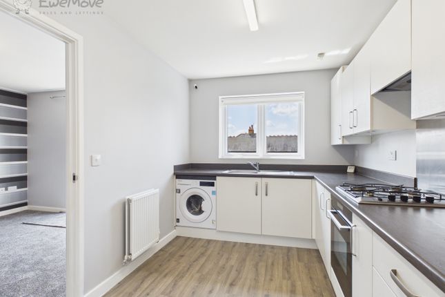 3, Emerald Green Grove, Rotherham photo 3