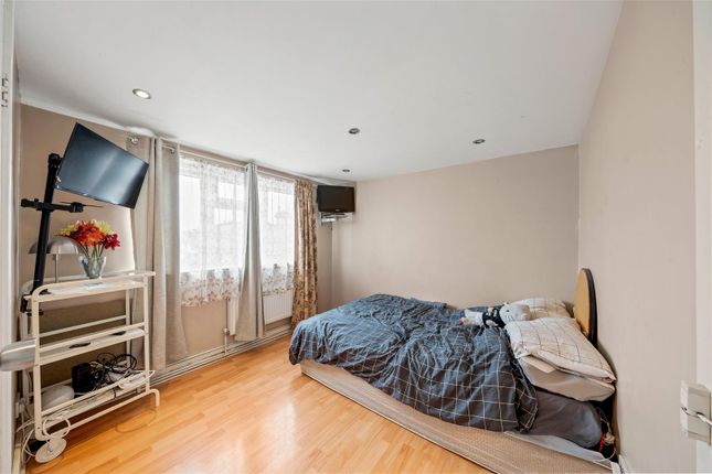 77, Estcourt Road, London photo 2