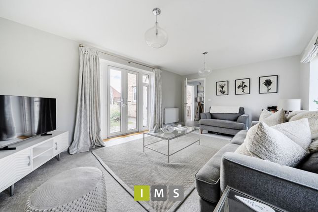 8 Norreys Drive, Bicester photo 4