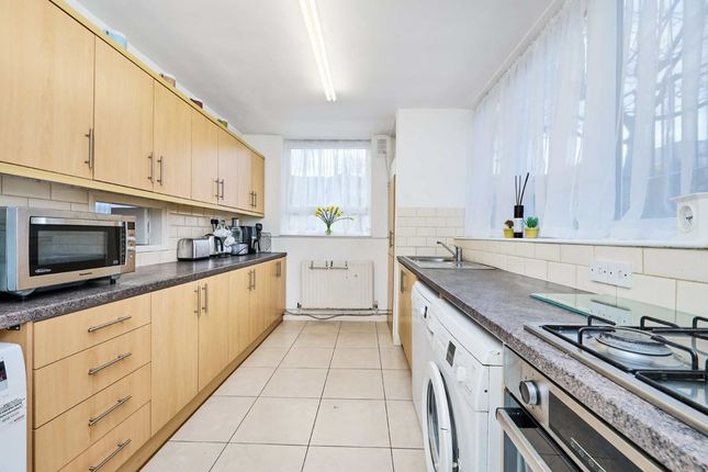 Bungalow for sale in Hollies Way, Temperley Road, London