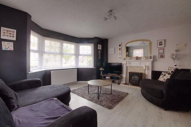 33, Avocet Way, Aylesbury photo 3
