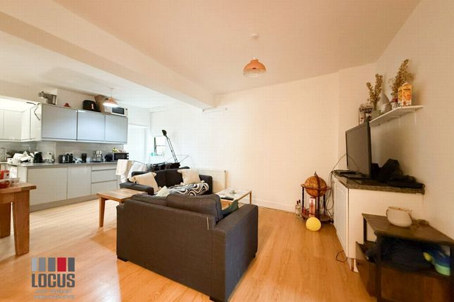 Flat 4xx 2, Millers Terrace, London photo 2