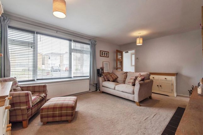 30, Riverside Gardens, Bedfordshire photo 2