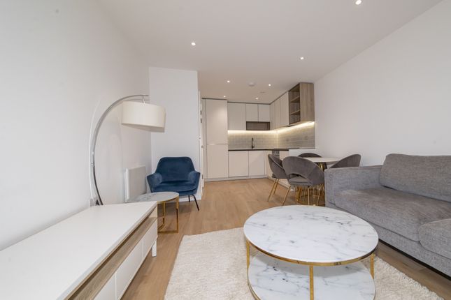 Flat to rent in Fairbank House, 13 Beaufort Square, London, Greater London