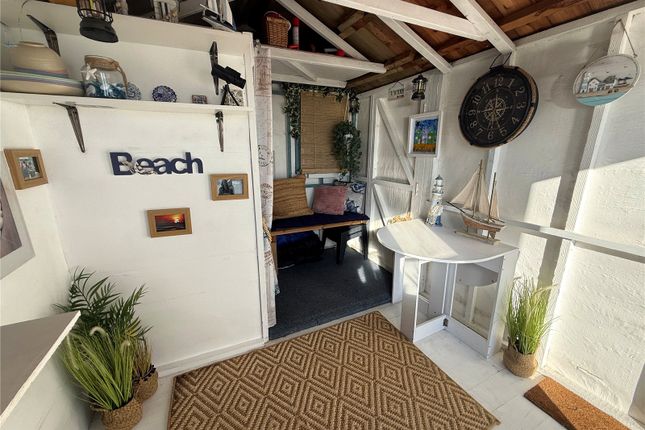Beach Hut B26, Hayling Island photo 2