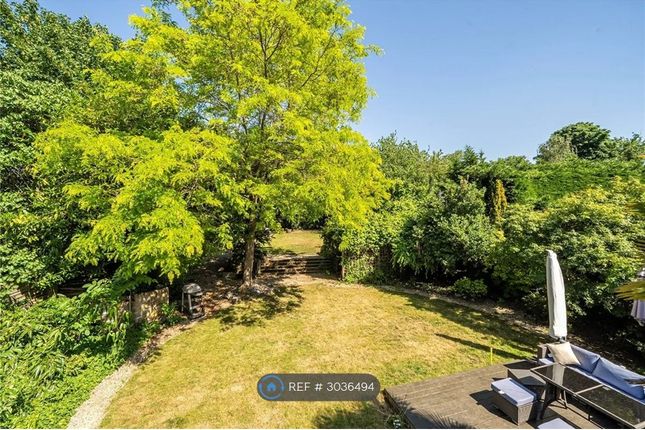 Bredward Close, Burnham, Slough photo 4