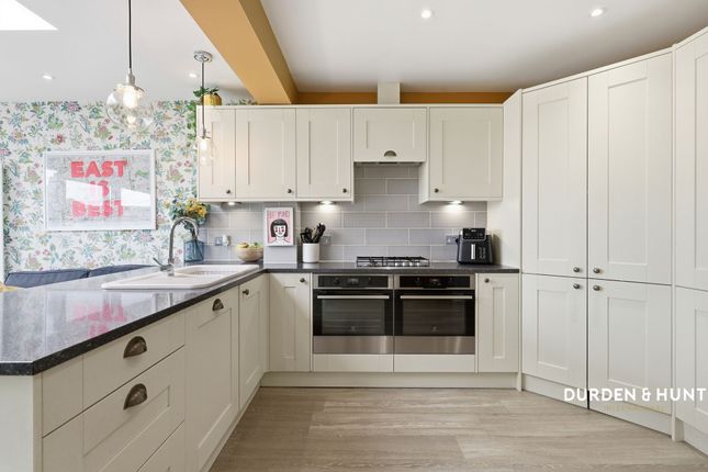 165 Englands Lane, Loughton photo 4