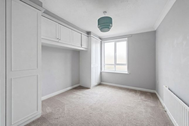 Pine Court, Farnborough photo 3
