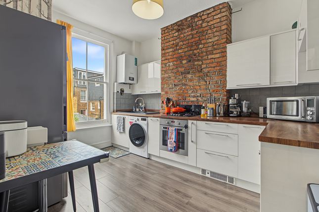 Flat B, 146 Drayton Park, London photo 4