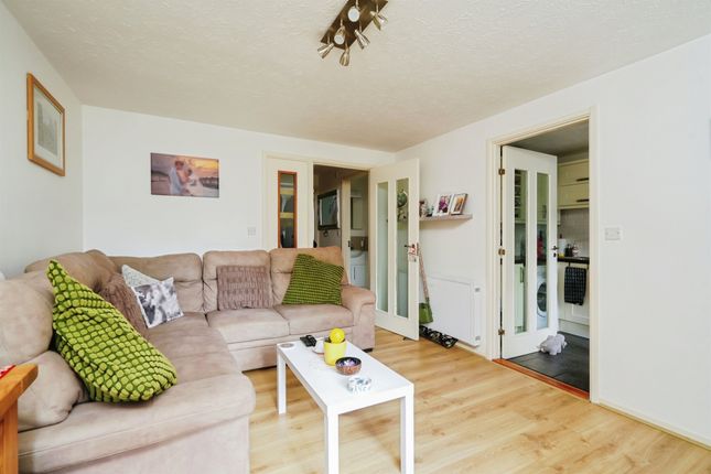 7, Linacre Close, Didcot photo 4