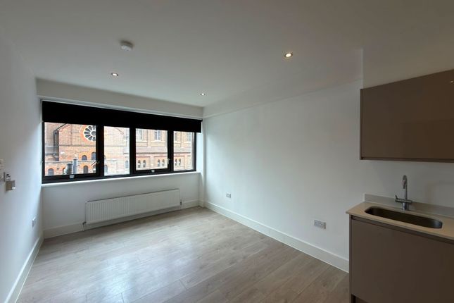 Flat 12 Arliss Court, 24 Clarendon Road, Watford, Hertfordshire, WD17 1JY photo 4