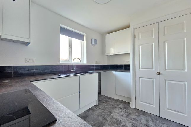 Flat 5, London photo 3