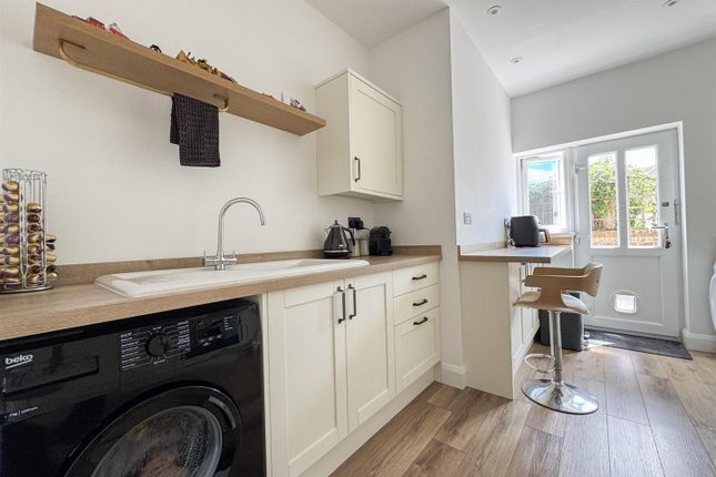 4 Pear Tree Court, Peartree Lane, Bexhill-On-Sea photo 3