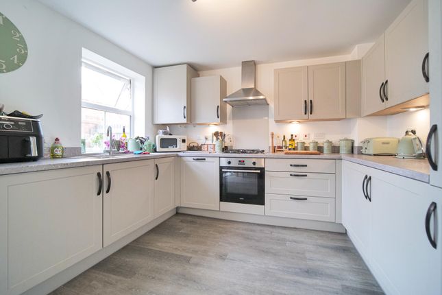 20, Basil Drive, Melksham photo 3