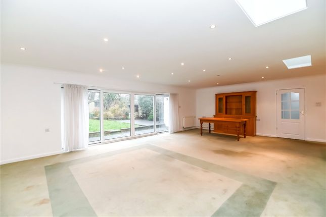22, Hazelwood Avenue, Hampshire photo 2