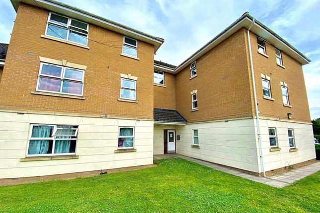 Flat for sale in Pickfords Gardens, Slough