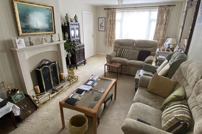 32, Southbourne Drive, Bourne End photo 2