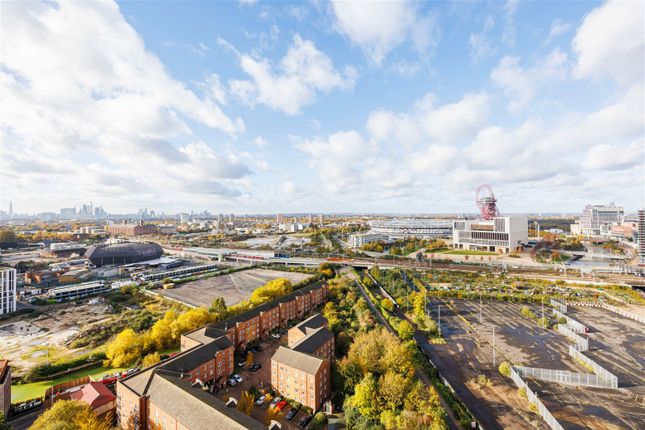 Flat for sale in Stratford, London