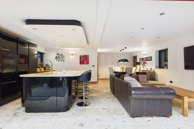 10, Blackthorne Road, Hyde photo 2