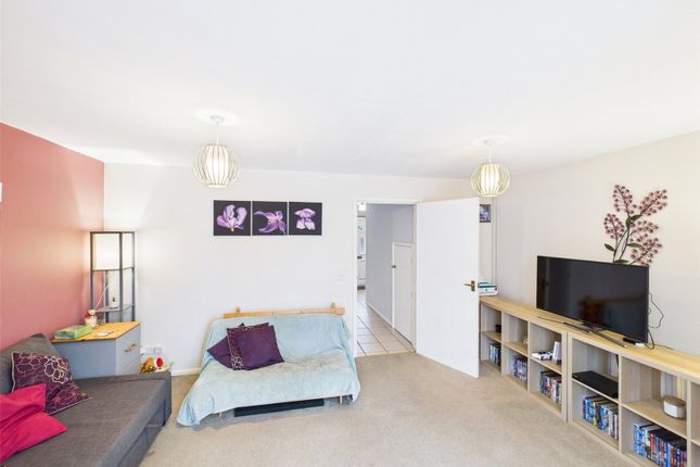 5, Fishers Close, Witney photo 4
