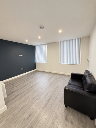 Flat 13(106), 46 Peckover street, Bradford photo 2