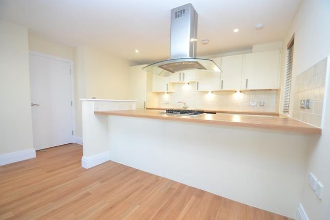 Viewpoint Court, Pinner photo 5