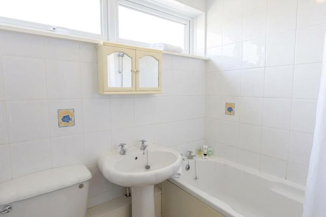 8, Westbourne Court, Havant photo 3