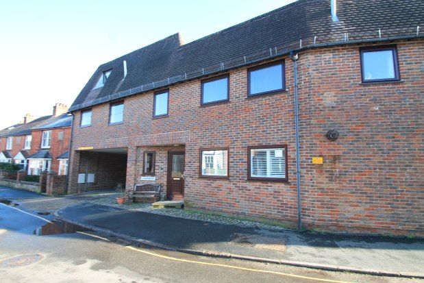 Thumbnail Flat to rent in Ashfield Road, Midhurst