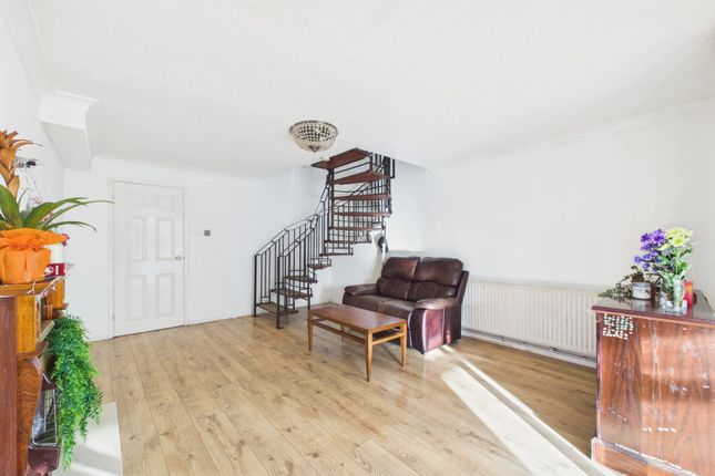 22, Coldray Close, Gloucestershire photo 2