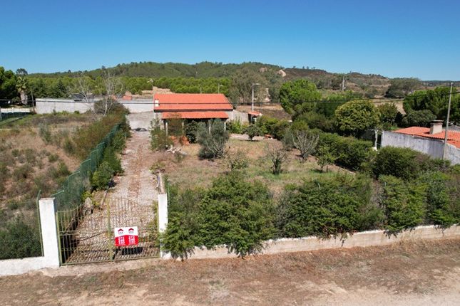 Thumbnail Farmhouse for sale in Castelo Branco, Castelo Branco (City), Castelo Branco, Central Portugal