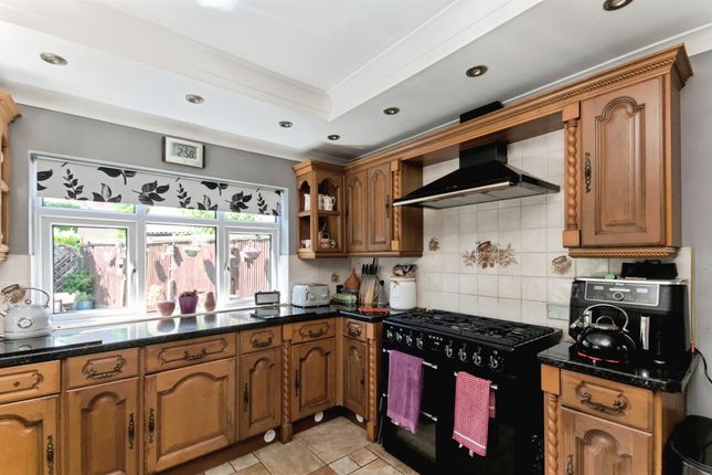 4, Thorne Crescent, Bexhill-On-Sea photo 3
