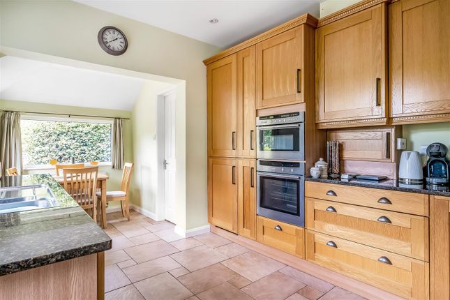 25, Snatts Hill, Oxted photo 4