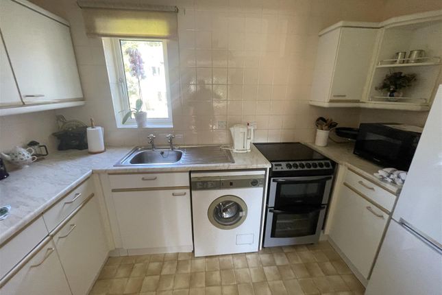 18, Wyvern Court, Crewkerne photo 3