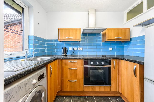 28, Portland Close, Chadwell Heath photo 3
