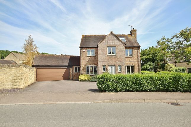 Thumbnail Detached house for sale in Valence Crescent, Witney