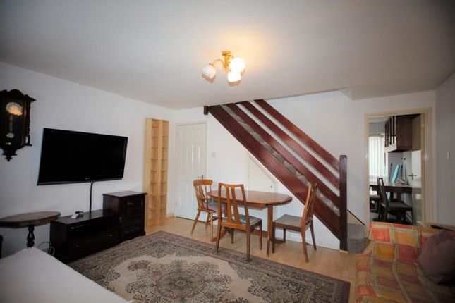 1 Rowlands Close, London photo 2