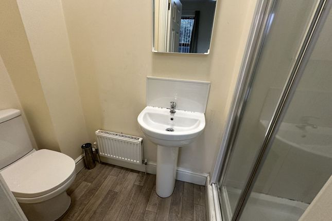 Room 4, 5 New Station Road, Doncaster photo 3