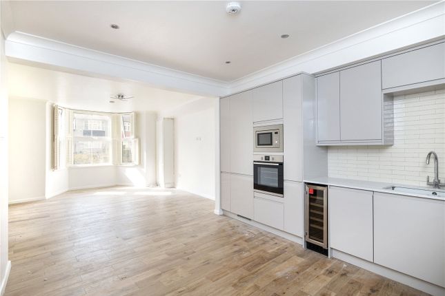 Flat for sale in Thurlow Park Road, London