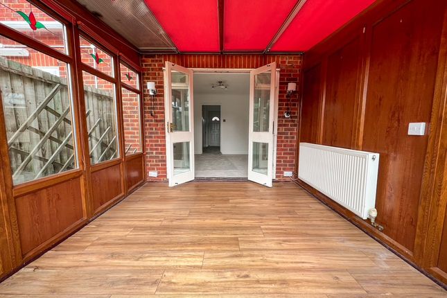 Grafton Way, West Molesey photo 5